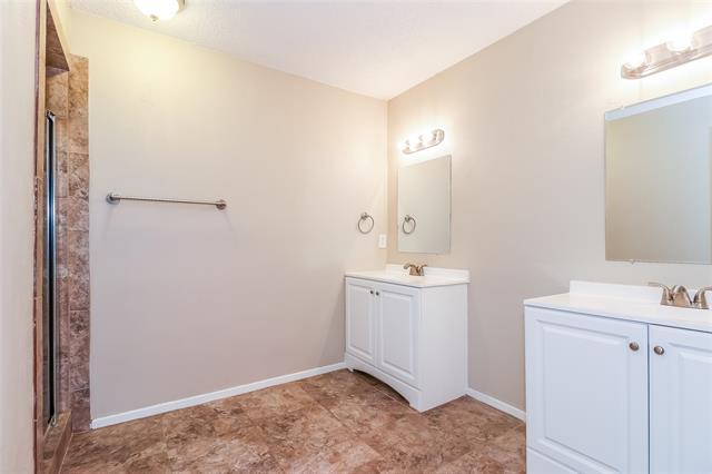 Building Photo - 708 Highland Park Dr