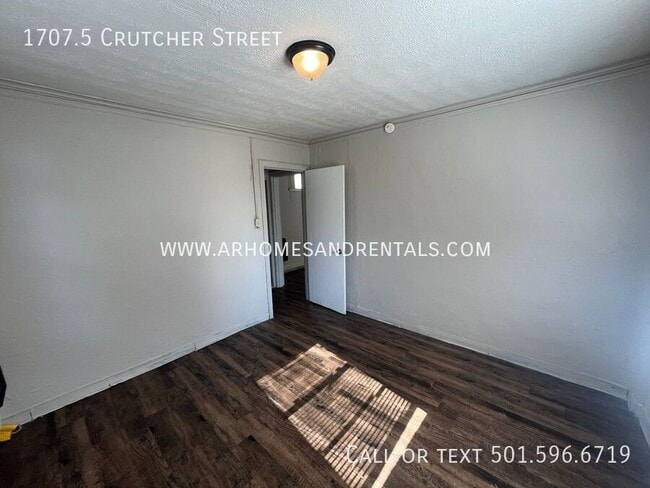 Building Photo - 1707.5 Crutcher St