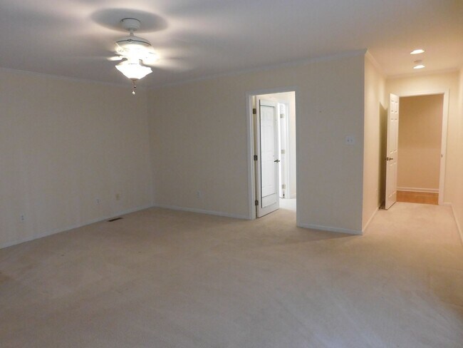 Building Photo - 914 Muirfield Pl