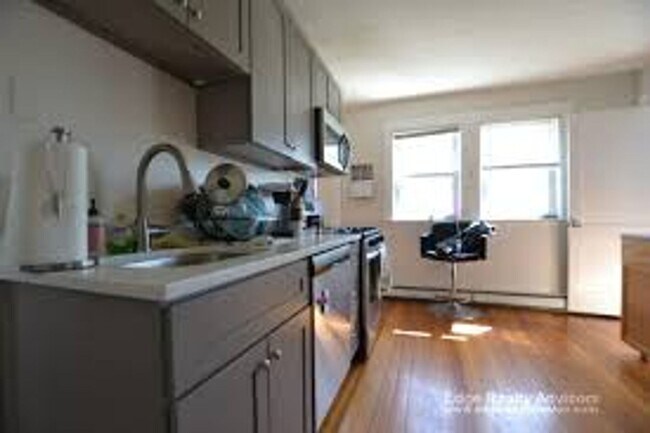 Building Photo - No Brokers Fee, New Kitchen, Laundry on a Site,