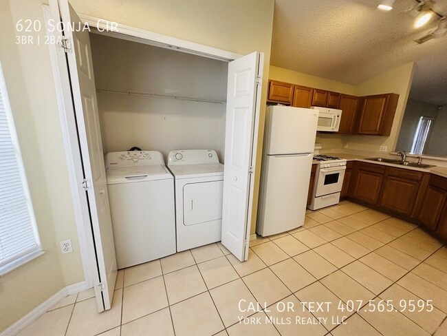 Building Photo - 620 Sonja Cir