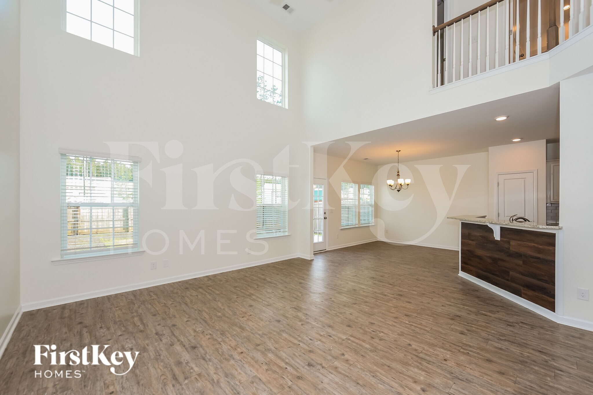 Building Photo - 736 Redbud Ln