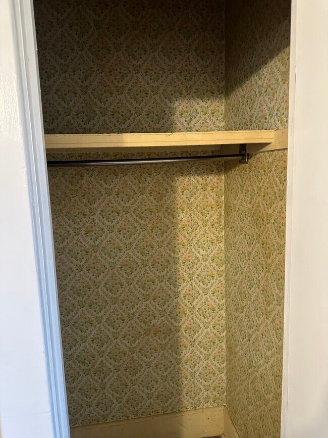 Building Photo - 1104 S Brady St