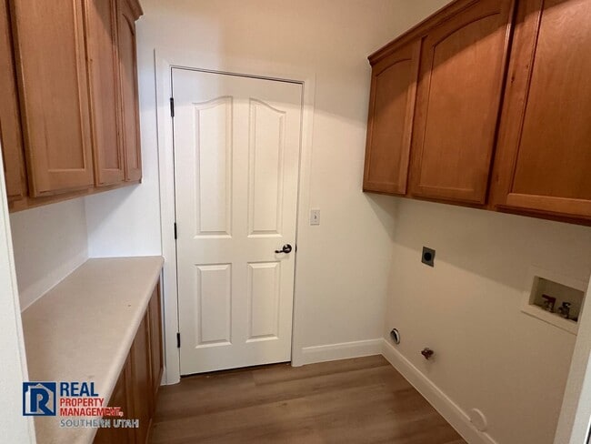 Building Photo - Charming Home is St. George