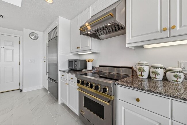 Building Photo - 555 5th Ave NE