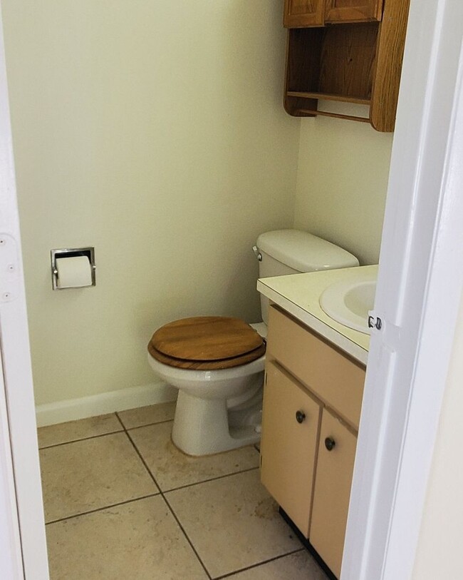 Building Photo - Three Bedroom with Bonus Room