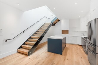 Building Photo - 807 Treat Ave
