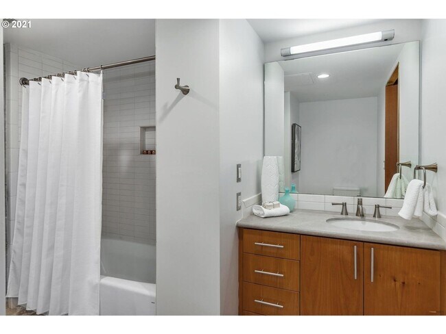Building Photo - Urban Retreat in the Heart of Mississippi w/ Reserved Parking – 2bd/1.bath Upscale Condo