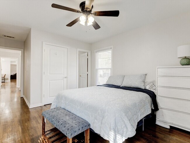 Building Photo - 3511 Corto Ave