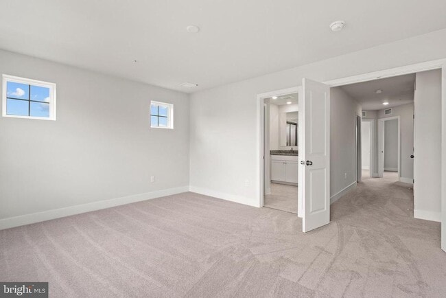 Building Photo - 7736 Meander Ct S