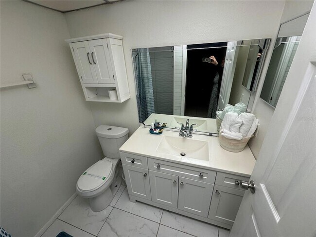 Building Photo - 3300 Fox Chase Cir