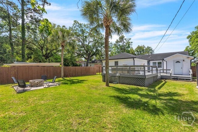 Building Photo - 404 E 66th St