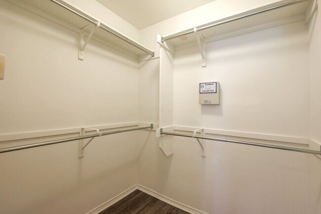 Building Photo - 14904 Antique Finish Dr