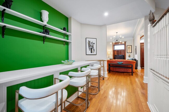 Building Photo - 215 W 138th St