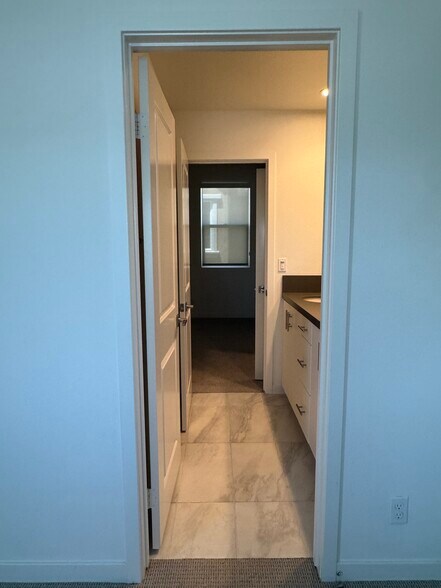 Jack&Jill Bathroom - 16216 Hollyhock Ave