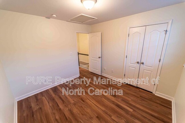 Building Photo - 1230 Green Oaks Ln