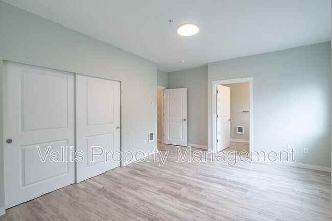 Building Photo - 13001 S Crompton Lane