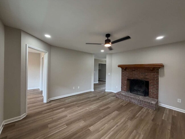 Building Photo - 157 Yardley Farms Ct