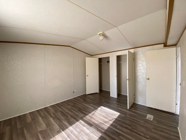 Building Photo - 5 Lacour Ln