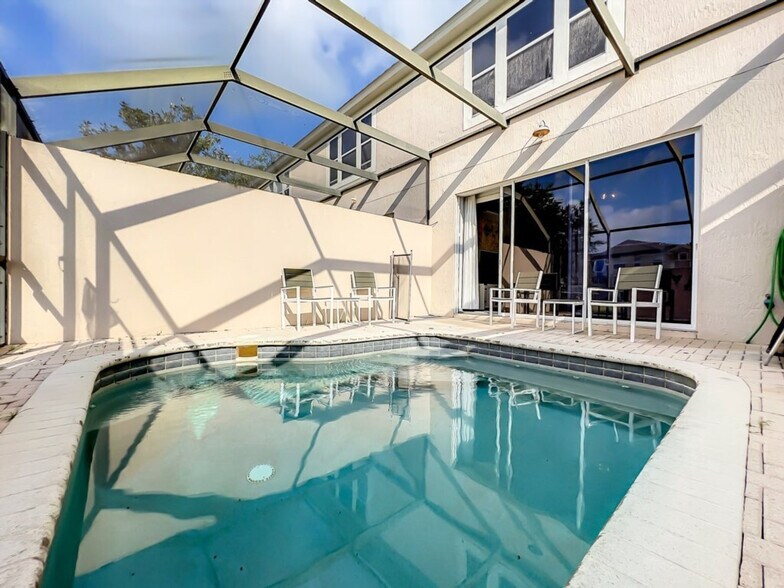 Building Photo - 2314 Silver Palm Dr