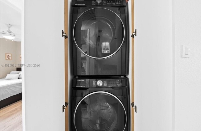 Building Photo - 5721 SW 38th Ct