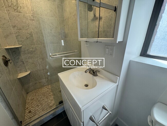 Building Photo - 44 Joy St