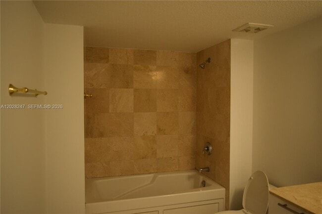 Building Photo - 1800 N Bayshore Dr