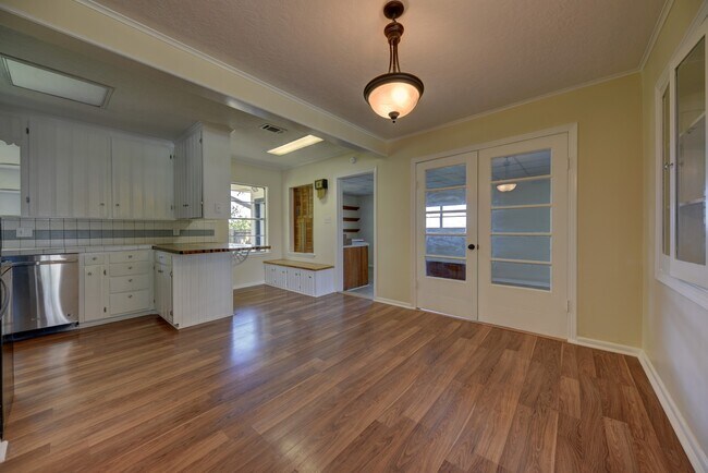Building Photo - 415 Silliman St