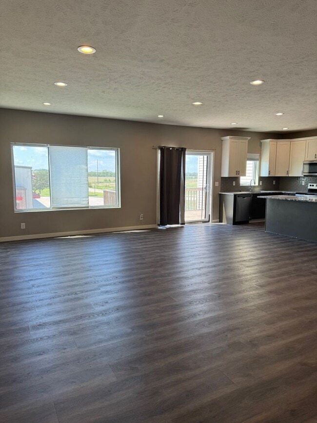Building Photo - Spacious 4-Bedroom Townhome in Norris Scho...