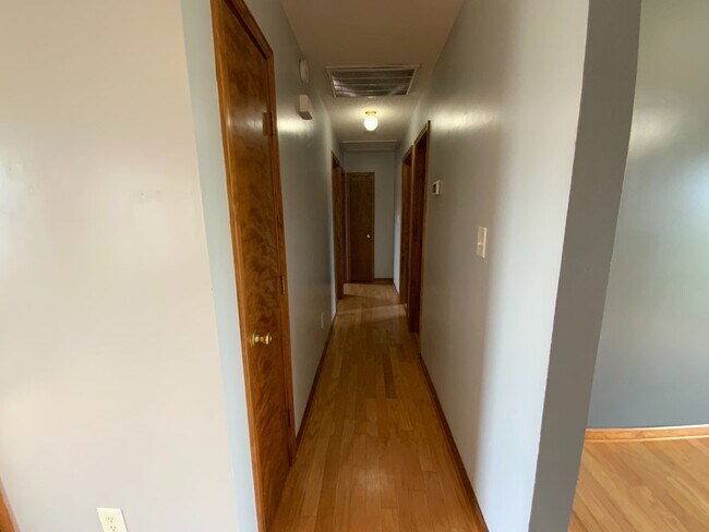 Building Photo - 3 Bd 2 Ba in Cherrywoods