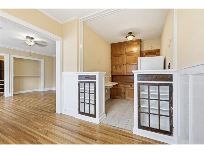 Building Photo - 2545 Garfield Ave