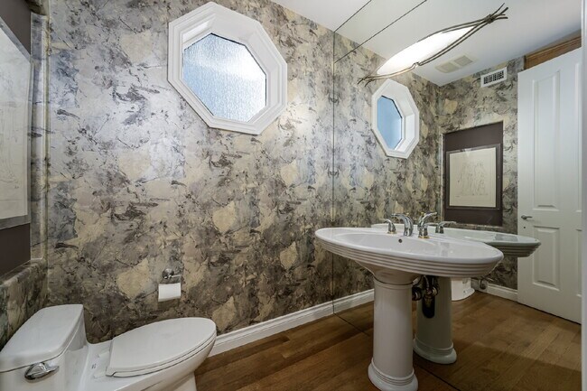 Building Photo - 119 Opal Ave