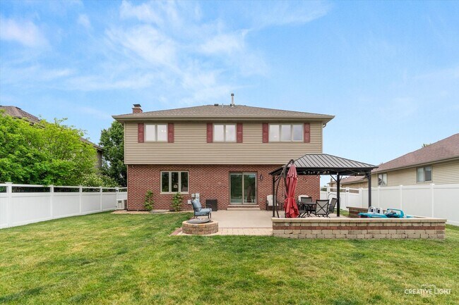 Building Photo - 610 High Grove Dr
