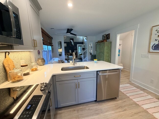 Building Photo - Four Bedroom Town Home in Old Stoney Village- Two Primary Suites