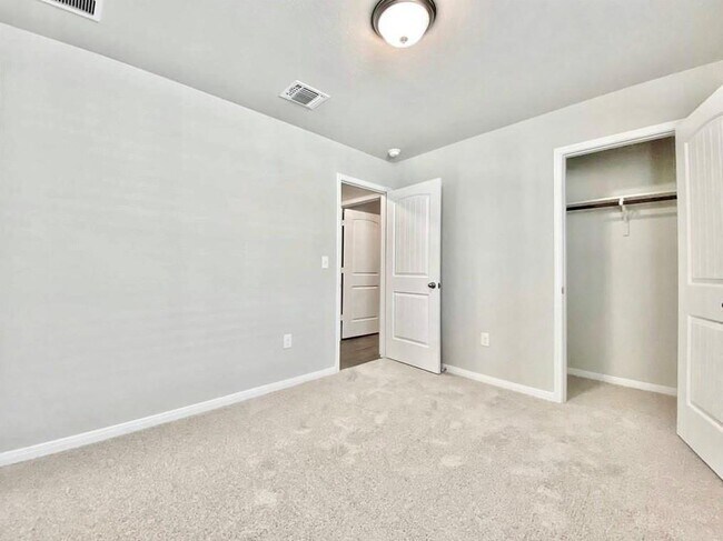 Building Photo - 14105 Macquarie Dr