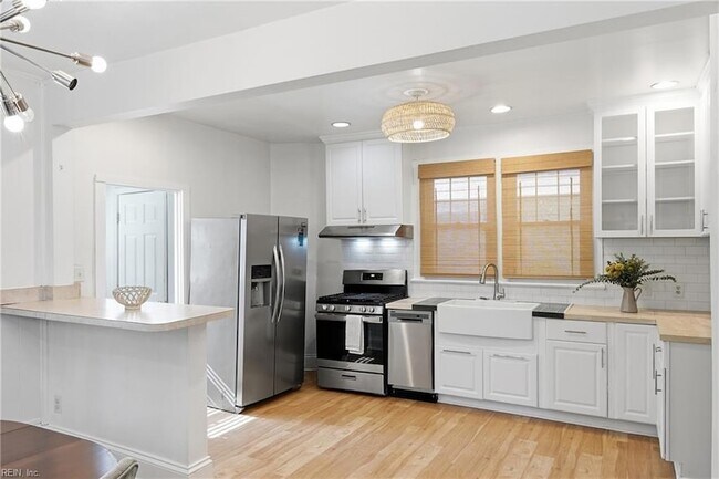 Building Photo - 920 Oaklawn Ave