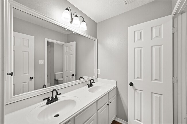 Building Photo - 7531 Fall Creek Bend Ct