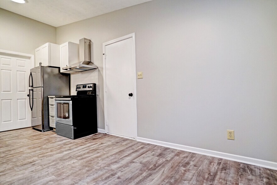 Kitchen - 626 Woods Crossing Dr