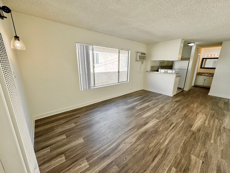 Building Photo - 3532 Keystone Av