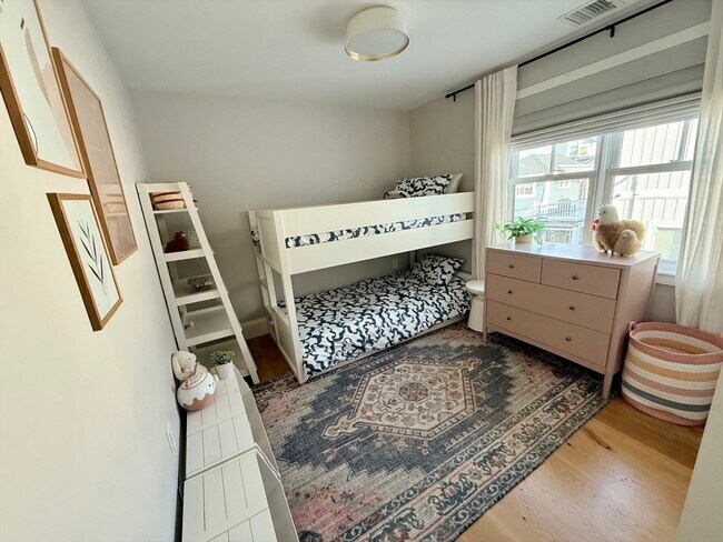 Building Photo - 10 Ware St