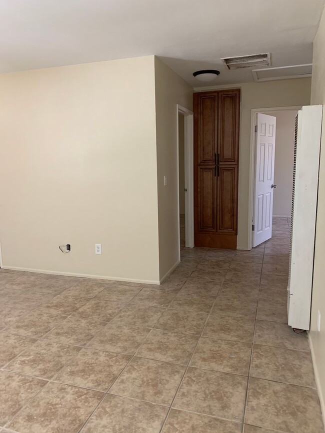 Building Photo - AVAILABLE NOW $250 off First Month Rent