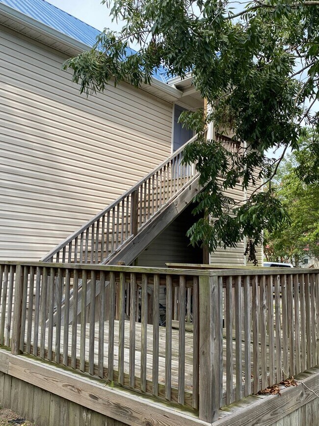Building Photo - Comin Soon! Huge Deck! Updated dated 2 Bedroom apartment Close to UNCW, Wrightsville Beach.