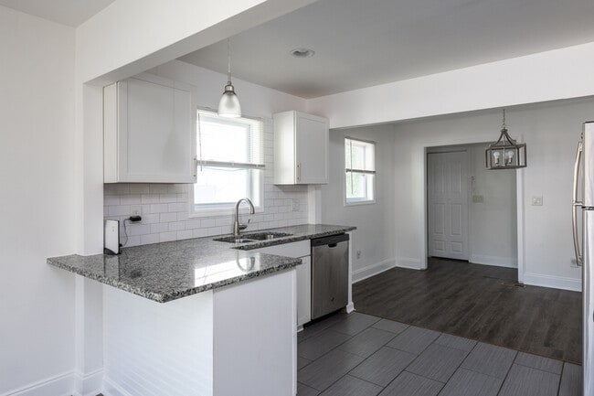 Building Photo - 364 Betsy Ave SW