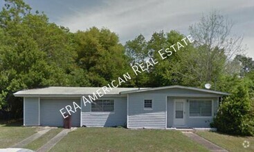 Building Photo - Large fenced yard,3 bedroom 1 bath home