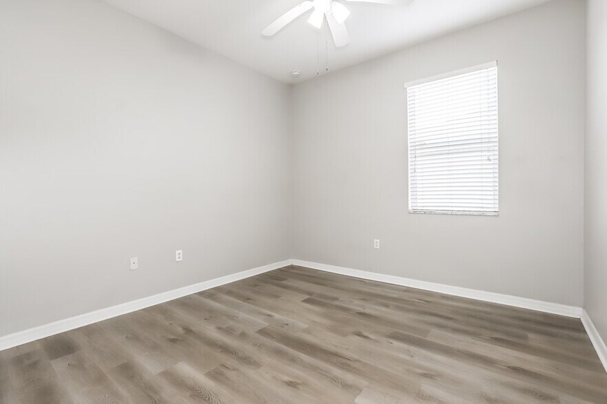 Building Photo - 2459 Hamlet Cir