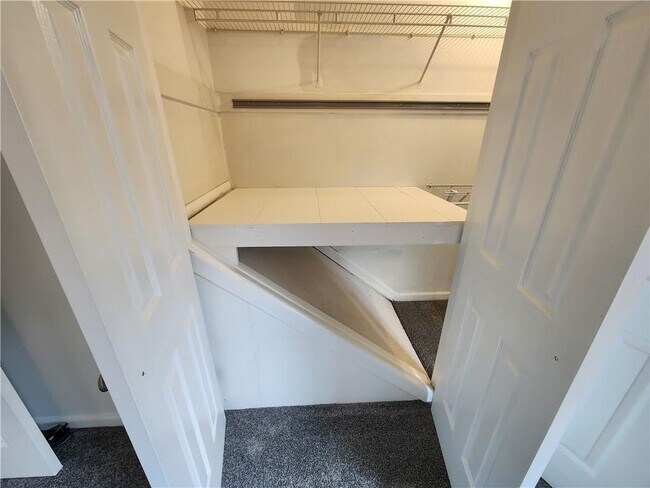 Building Photo - 120 Biscayne Dr NW