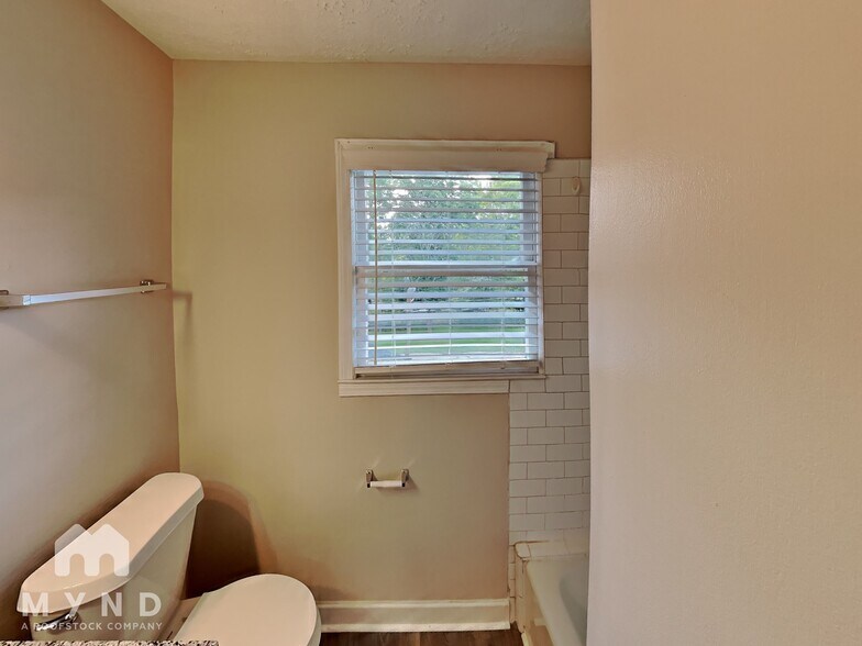 Building Photo - 225 Baker St