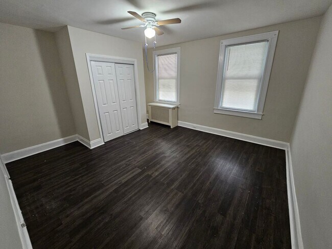 Building Photo - 3406 Kenyon Ave