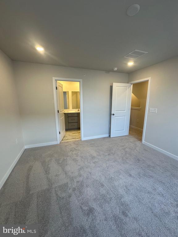 Building Photo - 33 Anderson Dr