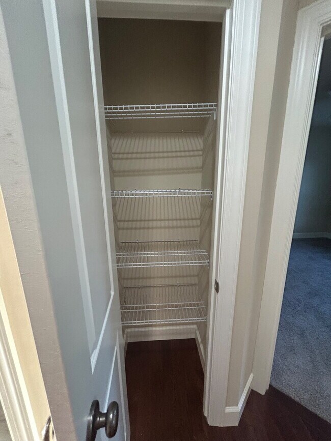 Building Photo - 3-BEDROOM, 2.5-BATH TOWNHOUSE AVAILABLE IN COOPER SQUARE